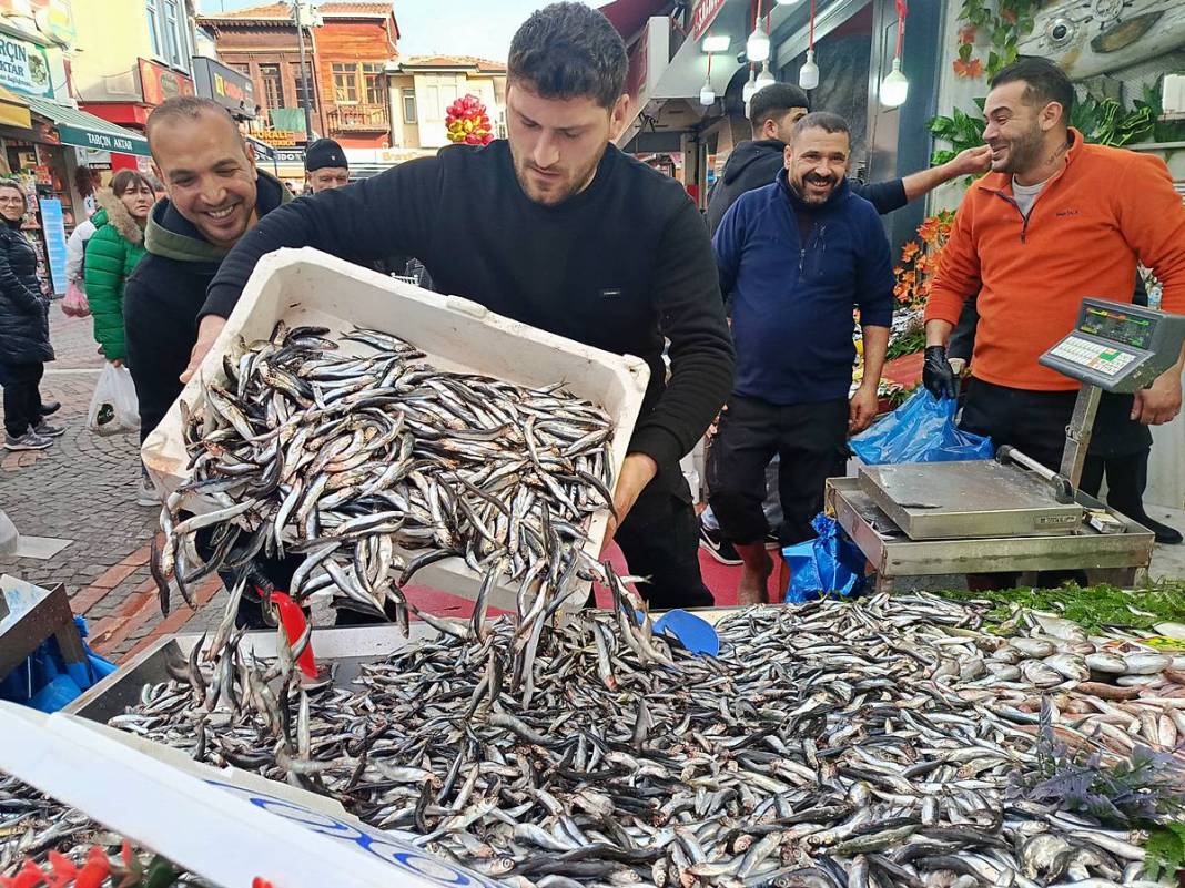 Kilosu bir günde 300 TL'den 100 TL'ye düşünce kasa kasa satıldı! O kentte bolluk yaşanıyor 6